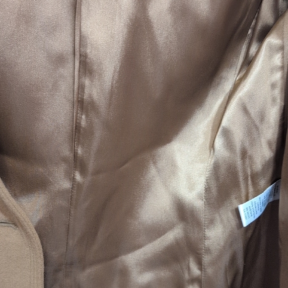 Banana Republic Women's Tan Trench Coat - Picture 5 of 10